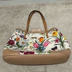 Gucci shoulder bag spring collection